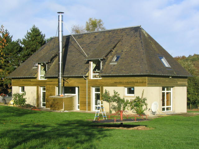 maison bardage et cheminée